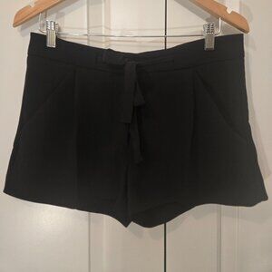 Women's Aritzia Wilfred dress shorts size 6